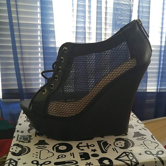 BAMBOO Shoes - Black Wedged Booties